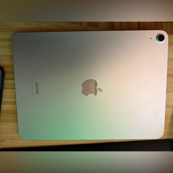 SOLD iPad Air 5th Gen 64GB. - Picture 2 of 4